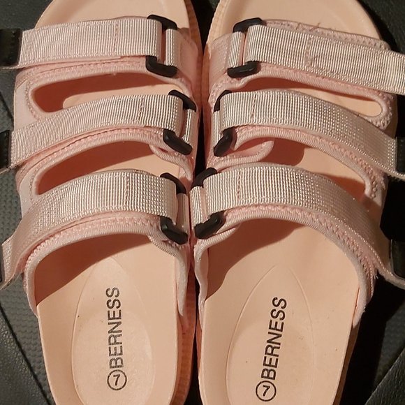 Berness Pink Slides - Picture 1 of 2